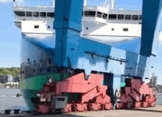 CMA CGM FEEDER HITS DOCK AND CRANE ARRIVING IN HAMBURG