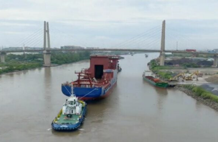 METHANOL-READY SUBSEA VESSEL TRAVELING FROM VIETNAM TO NORWAY FOR COMPLETION