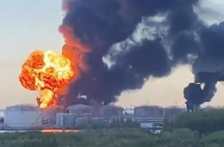 UKRAINIAN DRONES HIT OIL TERMINAL IN ST. PETERSBURG’S HARBOR